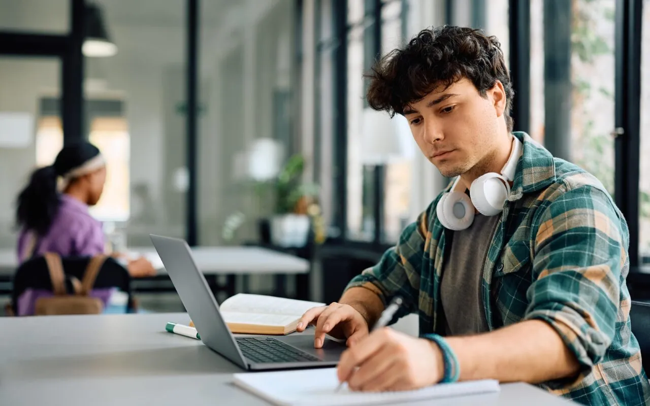 Teaching methods include online and face-to-face teaching